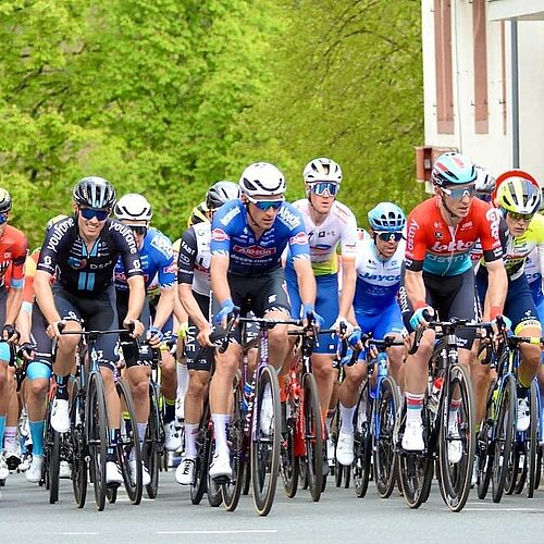 Radklassiker Eschborn Frankfurt

Ein phänomenales Radrennen in großartiger Fankulisse heute mitten in Kronberg! Der...