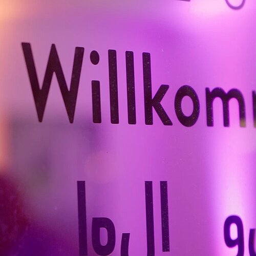 After Work Wine Tasting & Lounge
Part 1

Für Alle, die gestern nicht dabei sein konnten im #wohnzimmerkronberg hier ein...